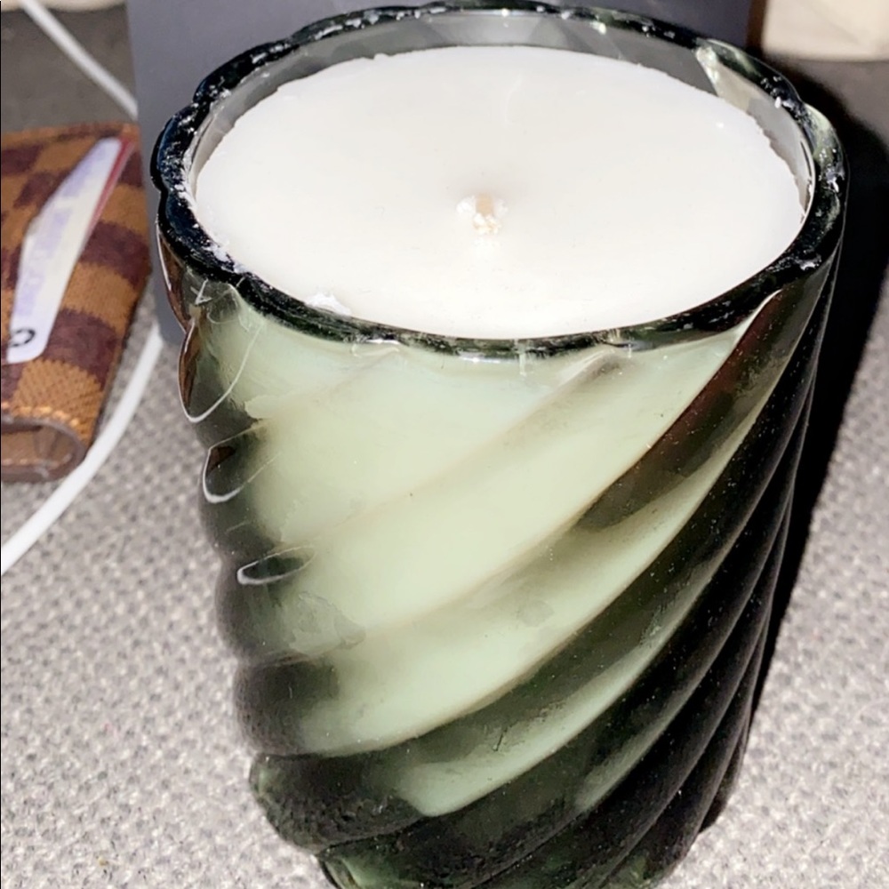 David Yurman Cable Candle with Amber Black Scent